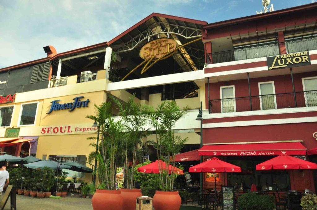 סן פדרו מקאטי The Fort Budget Hotel- Bonifacio Global City מראה חיצוני תמונה